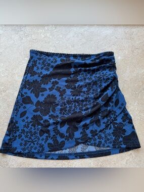 Urban Outfitters Blue and Black Floral Mini Skirt, Size XS